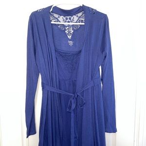 Maternity/post maternity night dress and robe set